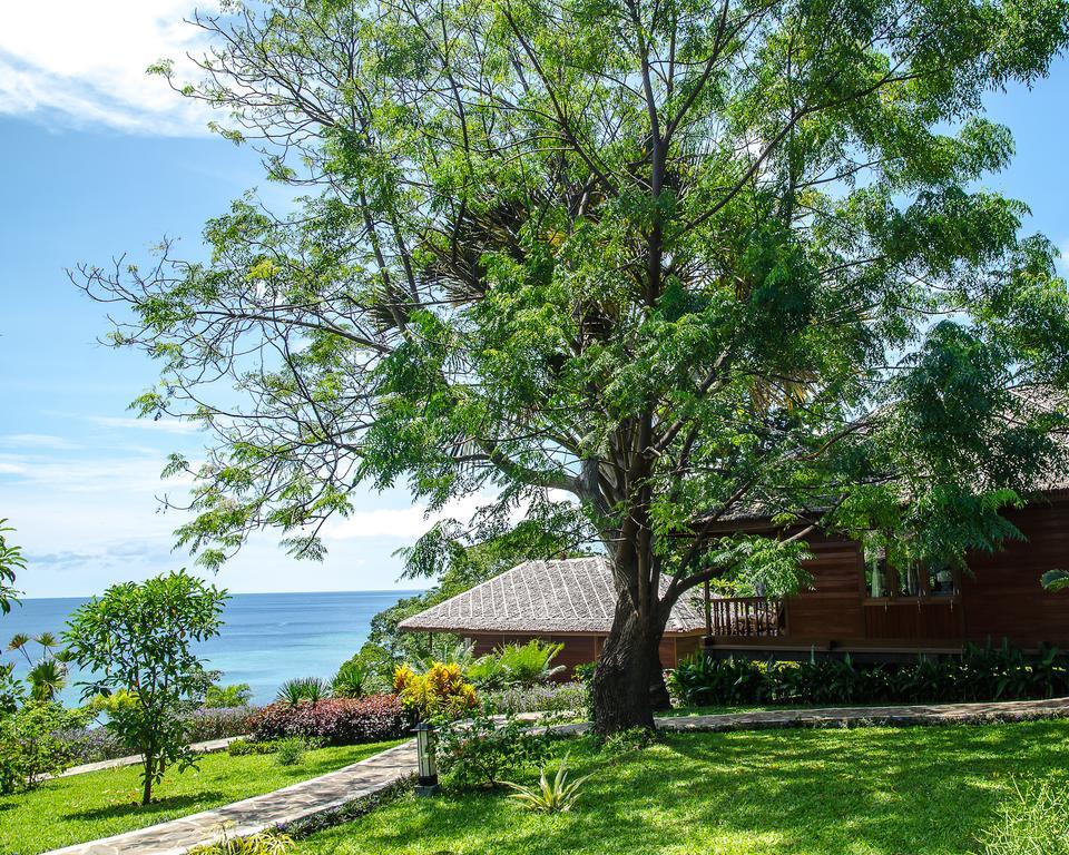 Bunaken Oasis Dive Resort And Spa Extérieur photo